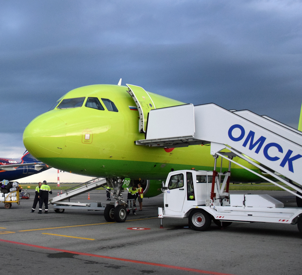 Аэропорт омск. Омский аэропорт самолеты. Грузовой самолет Омск. Фотографии Омска с самолета.