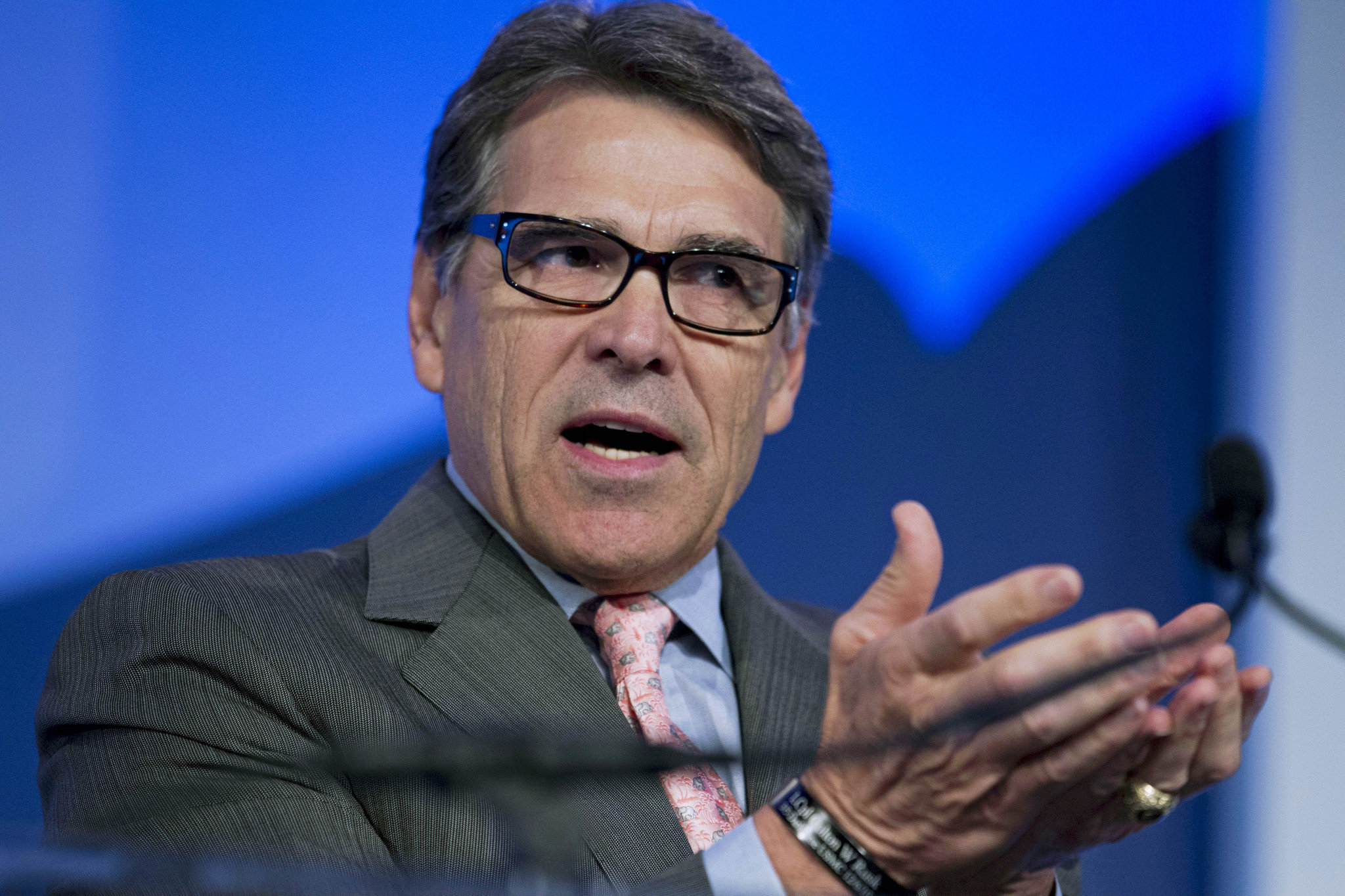 Сша выступили. Rick Perry. Фото Рик Перри. Американские ученые Дж. Перри. Петер Ласло Пери.