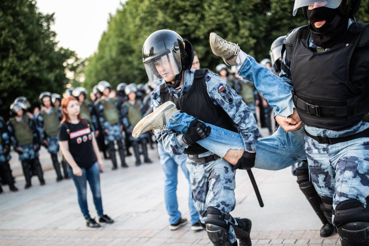 Сценарий митинга. Митинг в Москве. Митинг 27 июля 2019 в Москве. Митинг с нарушениями. Фото нарушителей на митинге.